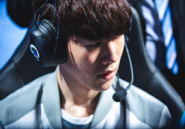 际足坛保持 际足坛保持